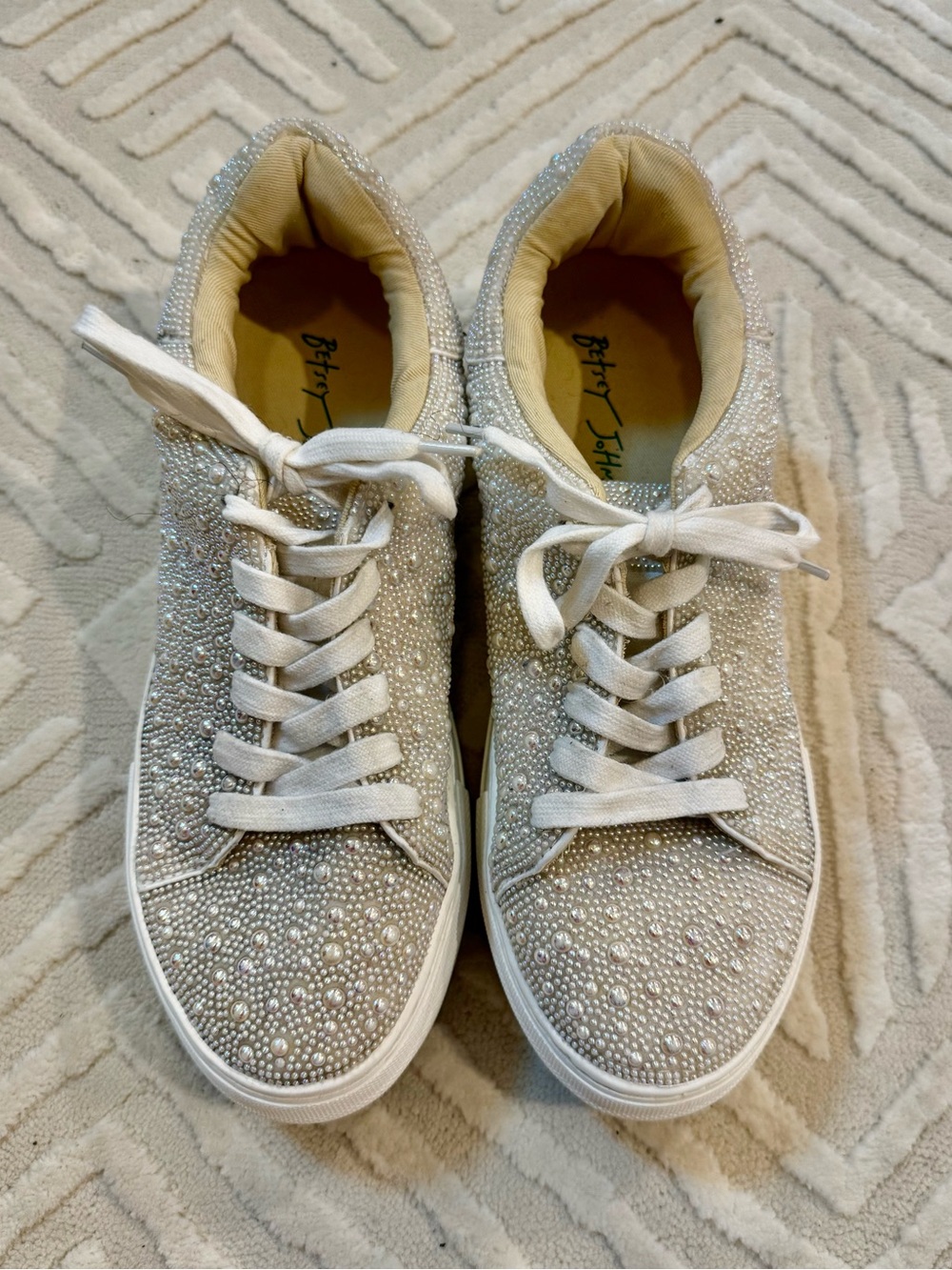✨ Betsey Johnson Sidny Sneakers, 9M ✨